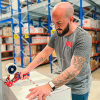 Vestuario laboral transpirable, los mejores tejidos para el verano