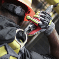 ¿Cuándo debemos utilizar guantes de seguridad?