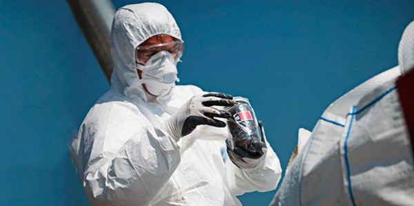 ¿Cómo quitarte el buzo desechable evitando riesgos de contaminación?