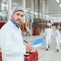 Seguridad en la Industria Alimentaria: La Importancia del Calzado de Seguridad.